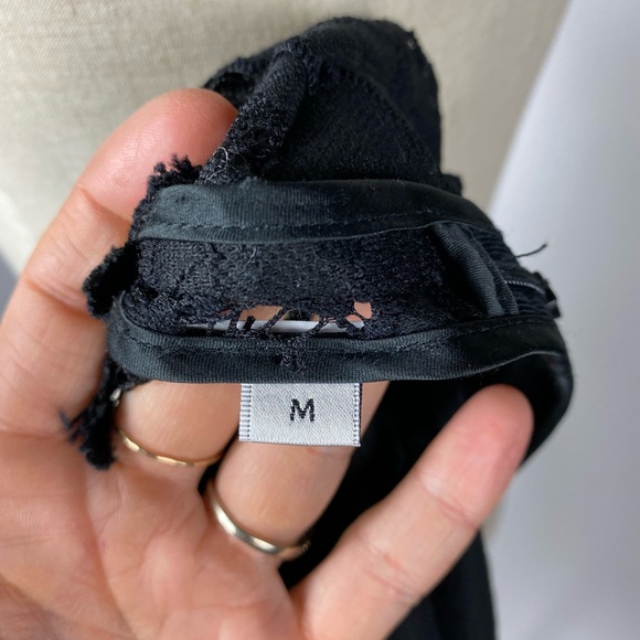 GENUINE PEOPLE Lace Appliqué Floral Tank Black M - Picture 7 of 7